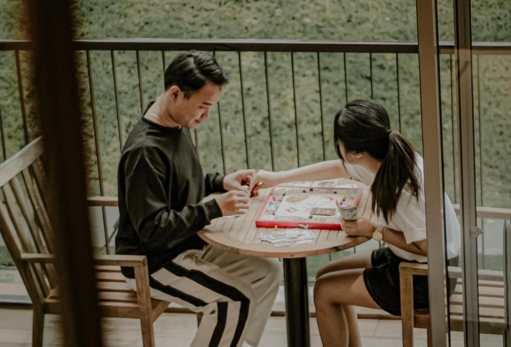 The Botanica Sanctuary Hotel Пунсак Екстериор снимка Two people playing a game of Chinese chess